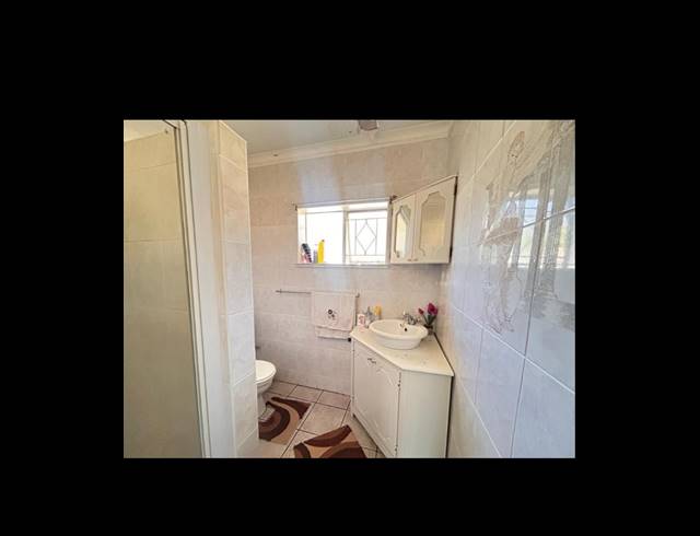 4 bed property to rent in ALLEN GROVE